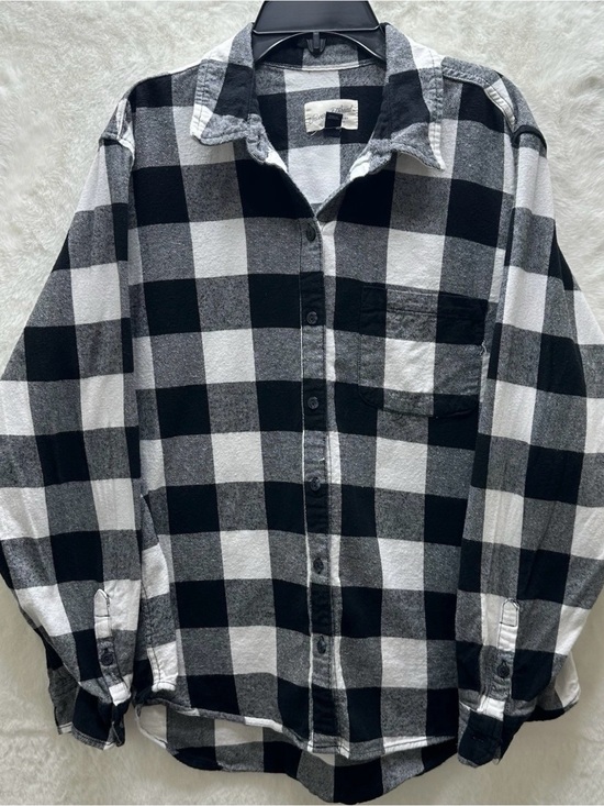 Universal Thread Tops - Women’s Black And White Plaid Flannel Shirt Size Medium